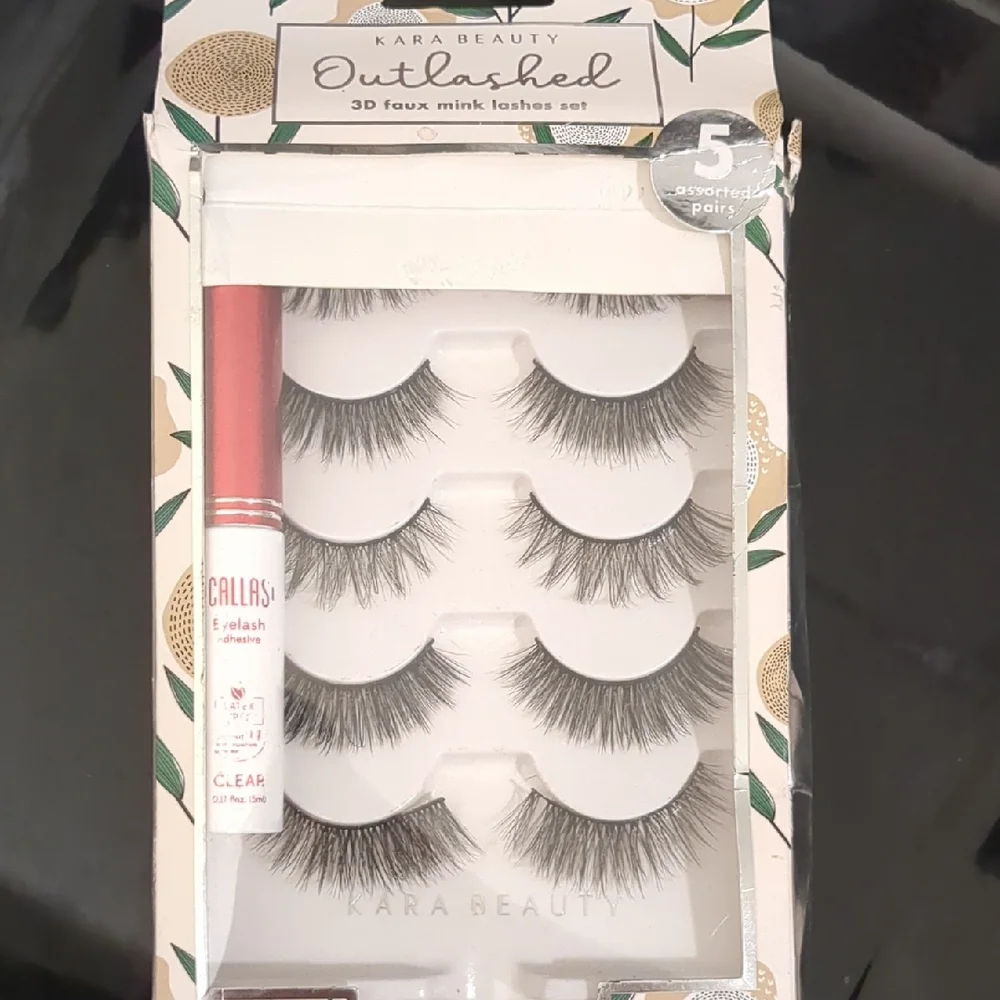 5 Pair Of 3D Faux Mink Lashes with Adhesive